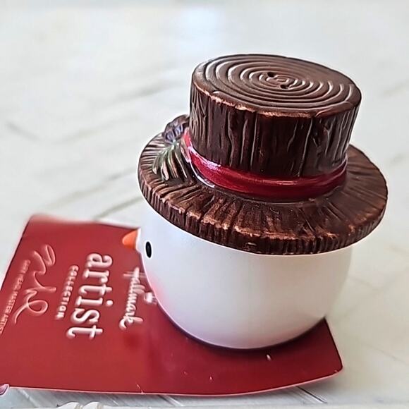 Hallmark Artist Collection Snowman & Hat Stackable Salt & Pepper Shakers 2.75" T - Picture 4 of 6